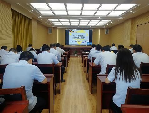 
				   
					洛阳黄河同力集中组织收看中国建材集团举办的第四期“党史大讲堂”直播
				 